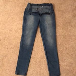 Fashionnova blue jeans faded